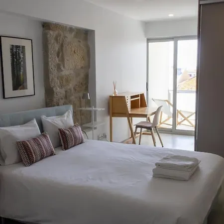Brito Capelo T1 - 5 Guests