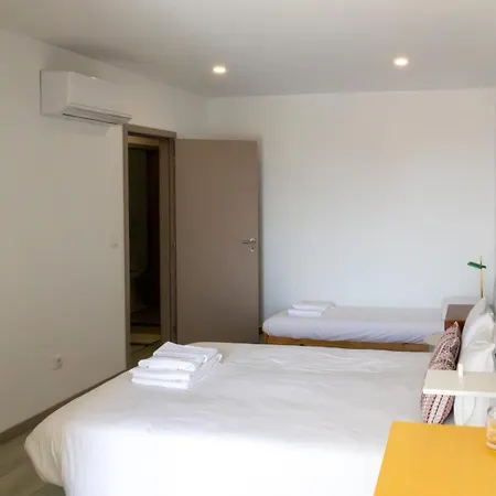 Brito Capelo T1 - 5 Guests *