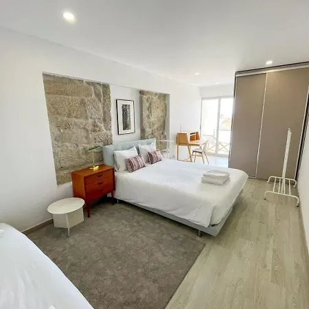 Brito Capelo T1 - 5 Guests *